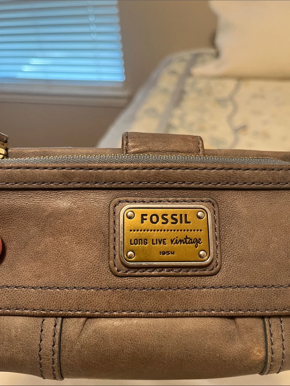 Fossil Distressed Gray/Taupe Leather Zip Wallet for Women